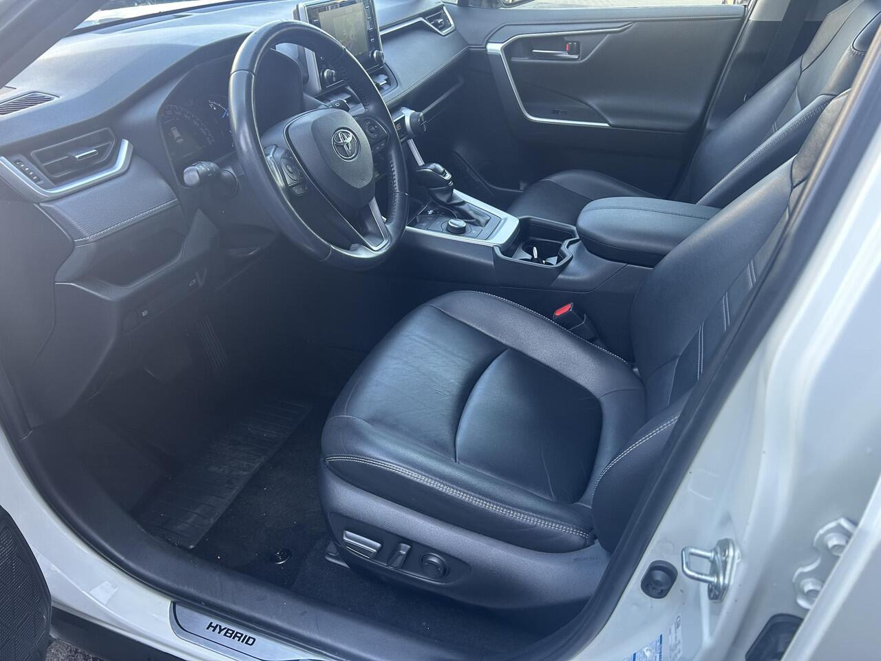 Toyota RAV4 2.5 Hybrid AWD Executive | Keyless entry- & start | Dodehoek detectie | Elek. bedienbare achterklep | Elek. verstelbare zetels met geheugen | Elek. bedienbare buitenspiegels | JBL premium audio | Stoelverwarming |