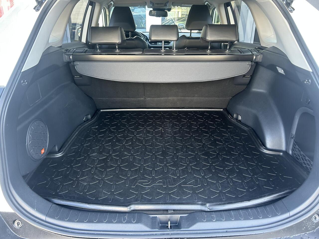 Toyota RAV4 2.5 Hybrid AWD Executive | Keyless entry- & start | Dodehoek detectie | Elek. bedienbare achterklep | Elek. verstelbare zetels met geheugen | Elek. bedienbare buitenspiegels | JBL premium audio | Stoelverwarming |