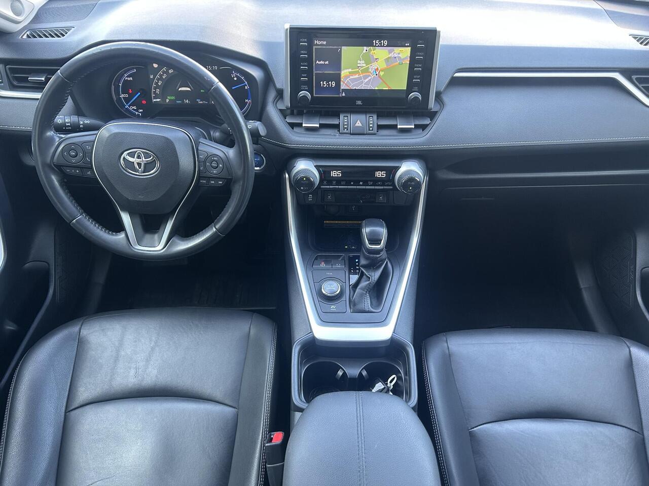Toyota RAV4 2.5 Hybrid AWD Executive | Keyless entry- & start | Dodehoek detectie | Elek. bedienbare achterklep | Elek. verstelbare zetels met geheugen | Elek. bedienbare buitenspiegels | JBL premium audio | Stoelverwarming |