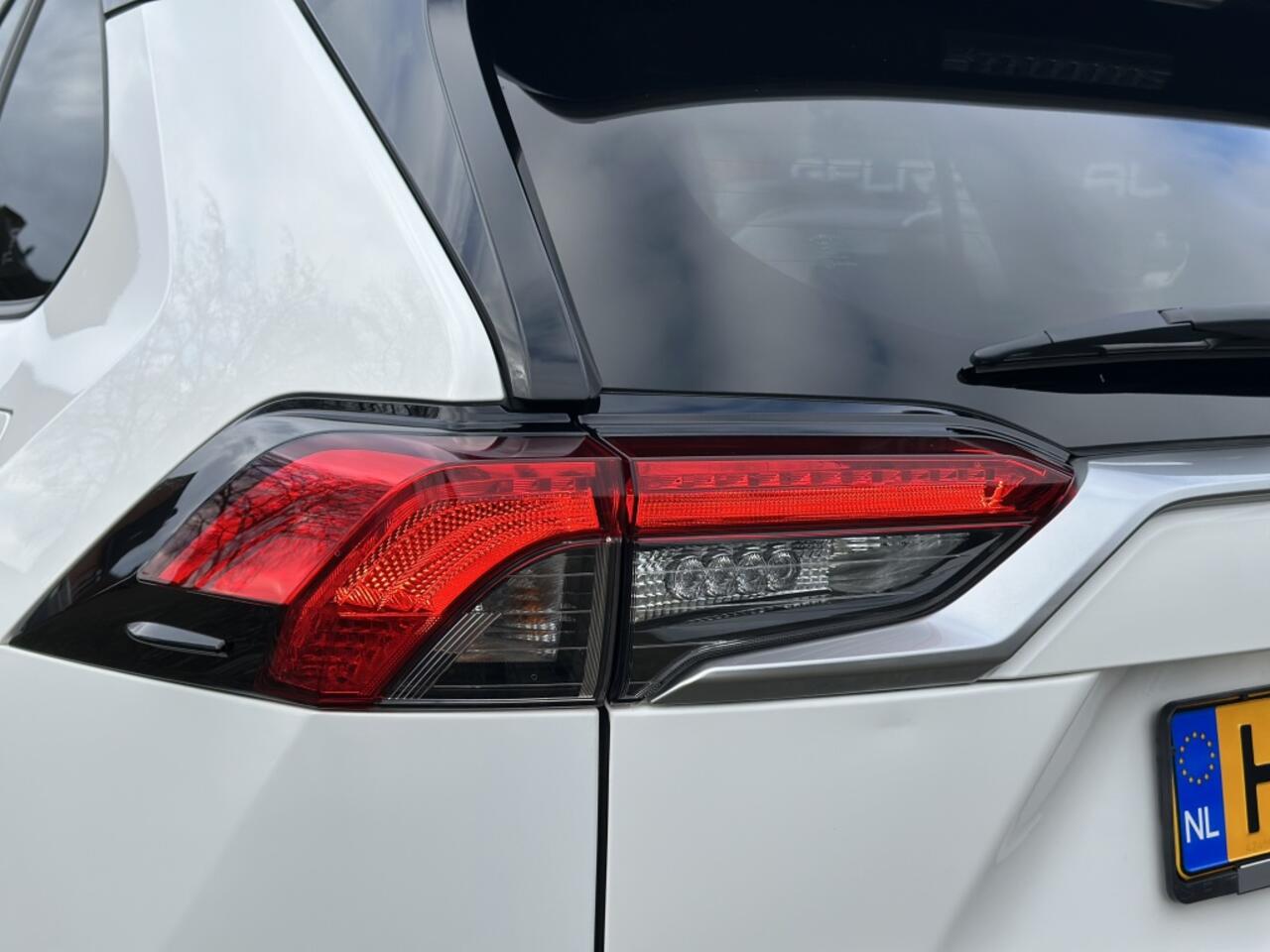 Toyota RAV4 2.5 Hybrid 1e Eigenaar*Dealer O.H.*Navi* Camera*Stuur&Stoelvw*Cr