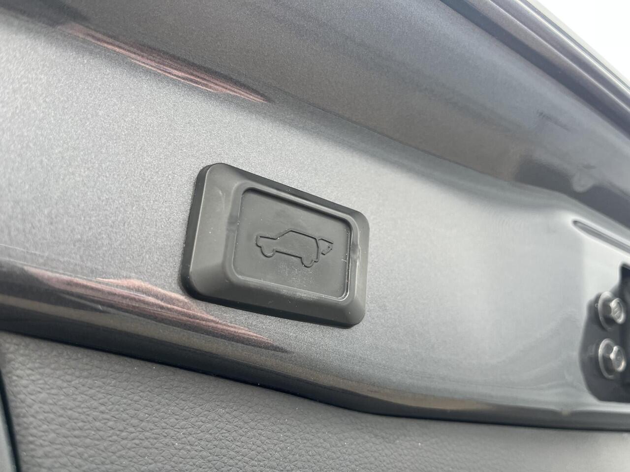 Toyota RAV4 2.5 Hybrid AWD Bi-Tone Apple Carplay/Android Auto navigatie, Stoelverwarming, Achteruitrij camera, Adaptieve cruise control, Draadloze telefoonlader, Kunstlederen/alcantara bekleding, Keyless