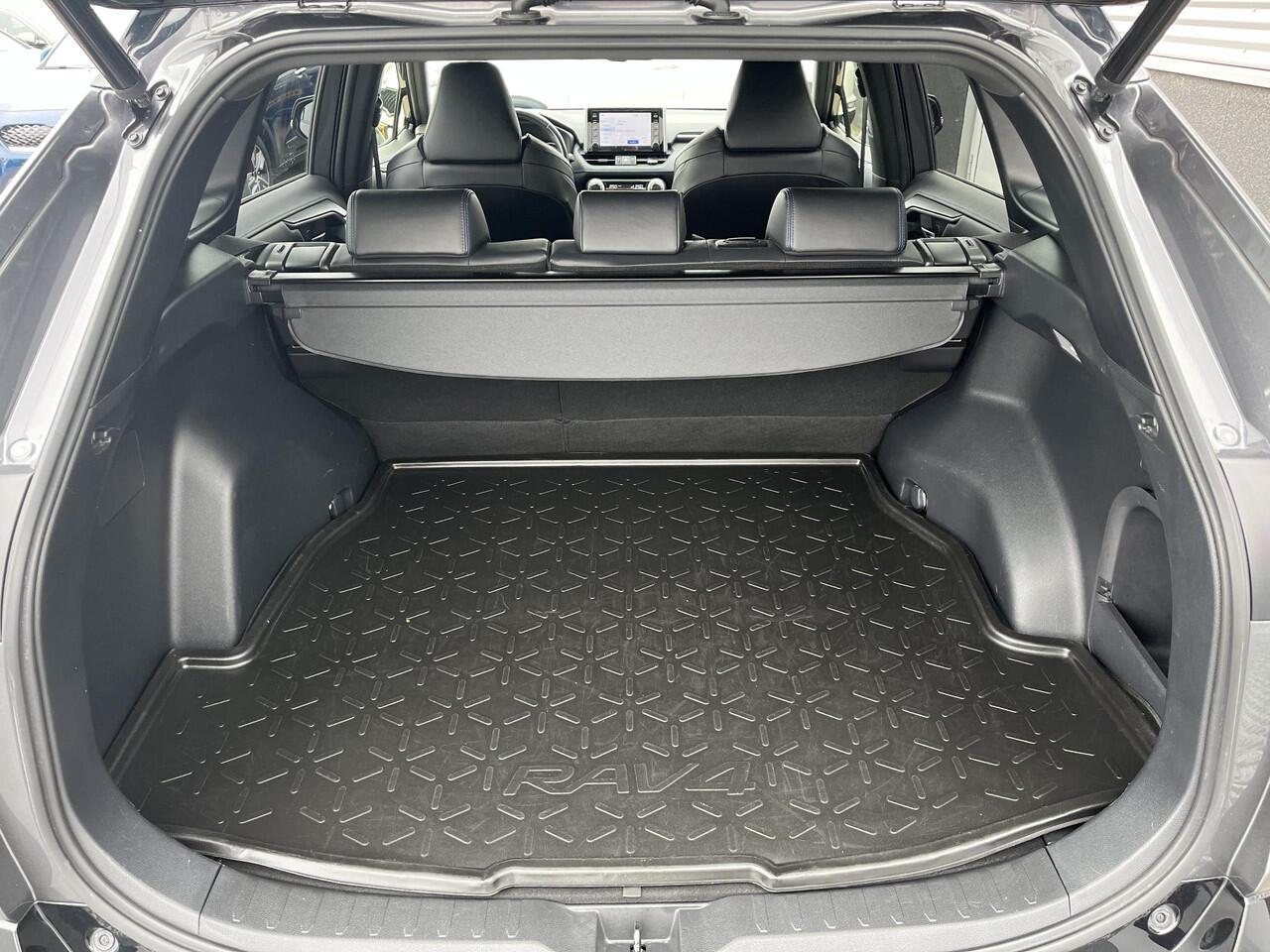 Toyota RAV4 2.5 Hybrid AWD Bi-Tone Apple Carplay/Android Auto navigatie, Stoelverwarming, Achteruitrij camera, Adaptieve cruise control, Draadloze telefoonlader, Kunstlederen/alcantara bekleding, Keyless