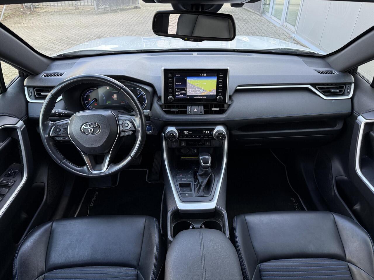 Toyota RAV4 2.5 Hybrid Bi-Tone **TREKHAAK/ NAVIGATIE/ APPLE CARPLAY/ KEYLESS/ STOELVERWARMING**
