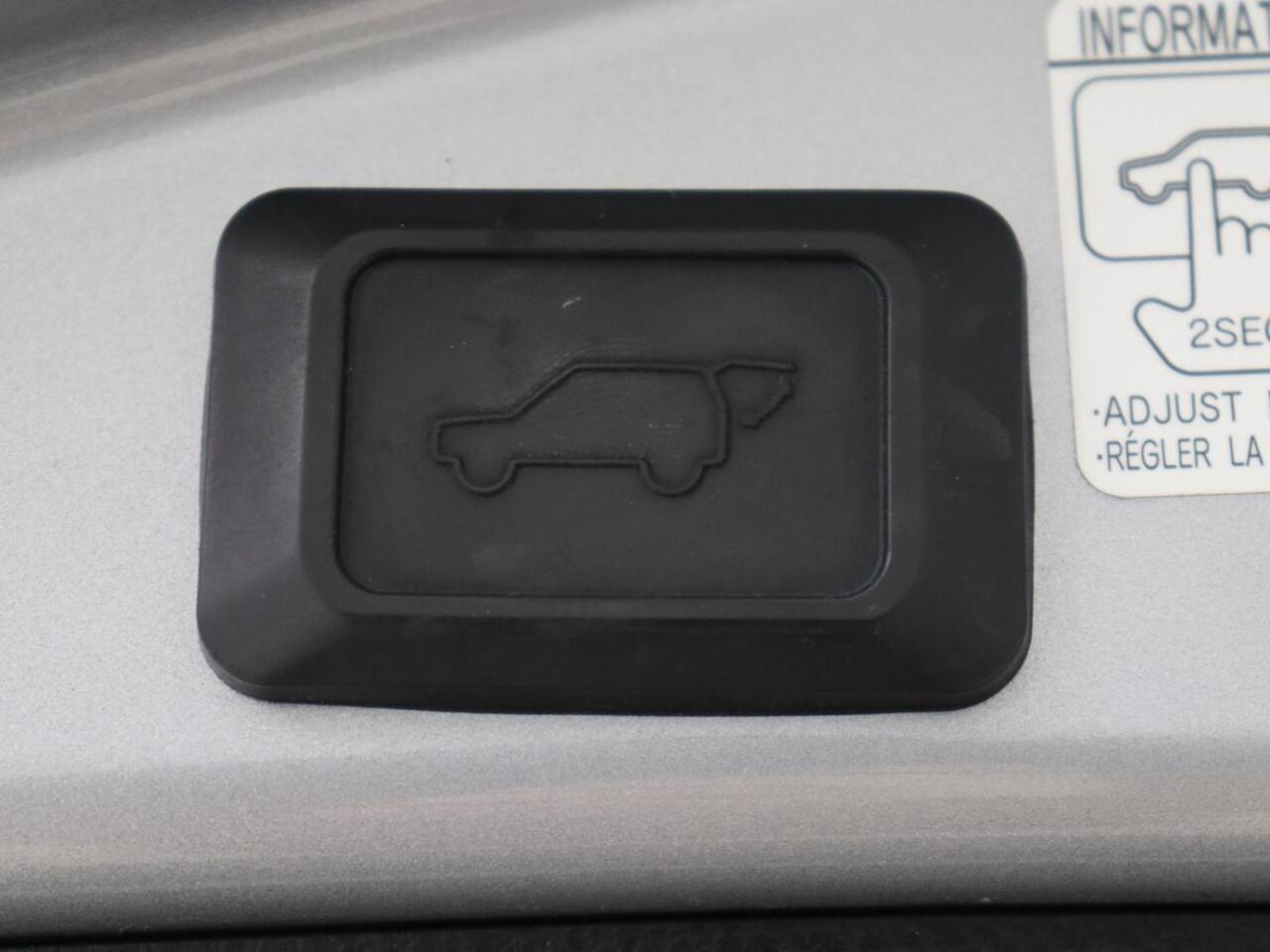 Toyota RAV4 2.5 Hybrid AWD Dynamic | Stoel & stuurverwarming | Adaptive cruise | Trekhaak | Full LED | Camera | Navigatie | Climate control | Bluetooth