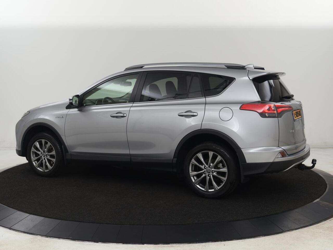 Toyota RAV4 2.5 Hybrid AWD Dynamic | Stoel & stuurverwarming | Adaptive cruise | Trekhaak | Full LED | Camera | Navigatie | Climate control | Bluetooth