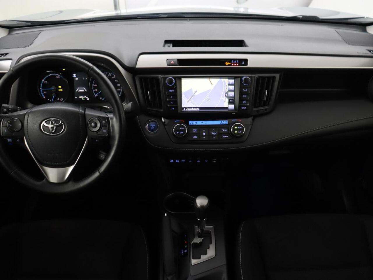 Toyota RAV4 2.5 Hybrid AWD Dynamic | Stoel & stuurverwarming | Adaptive cruise | Trekhaak | Full LED | Camera | Navigatie | Climate control | Bluetooth