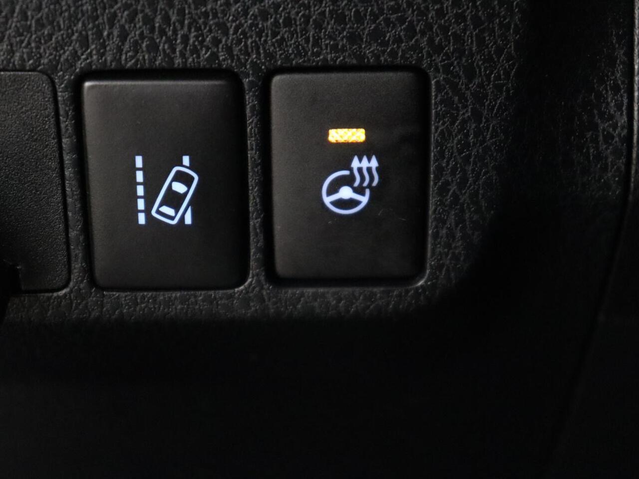 Toyota RAV4 2.5 Hybrid AWD Dynamic | Stoel & stuurverwarming | Adaptive cruise | Trekhaak | Full LED | Camera | Navigatie | Climate control | Bluetooth