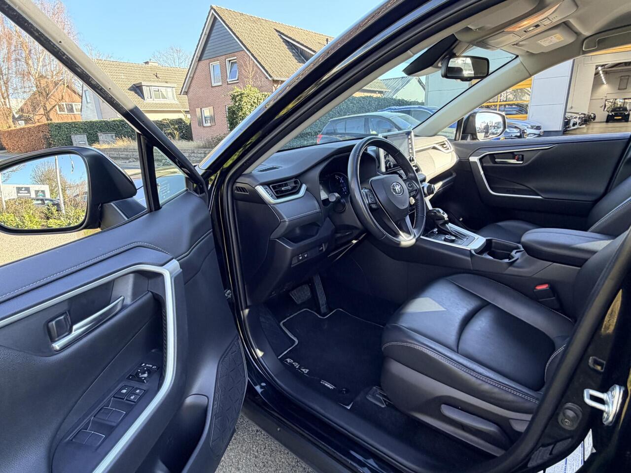 Toyota RAV4 2.5 Hybrid 222PK AWD LederoACCoNavi