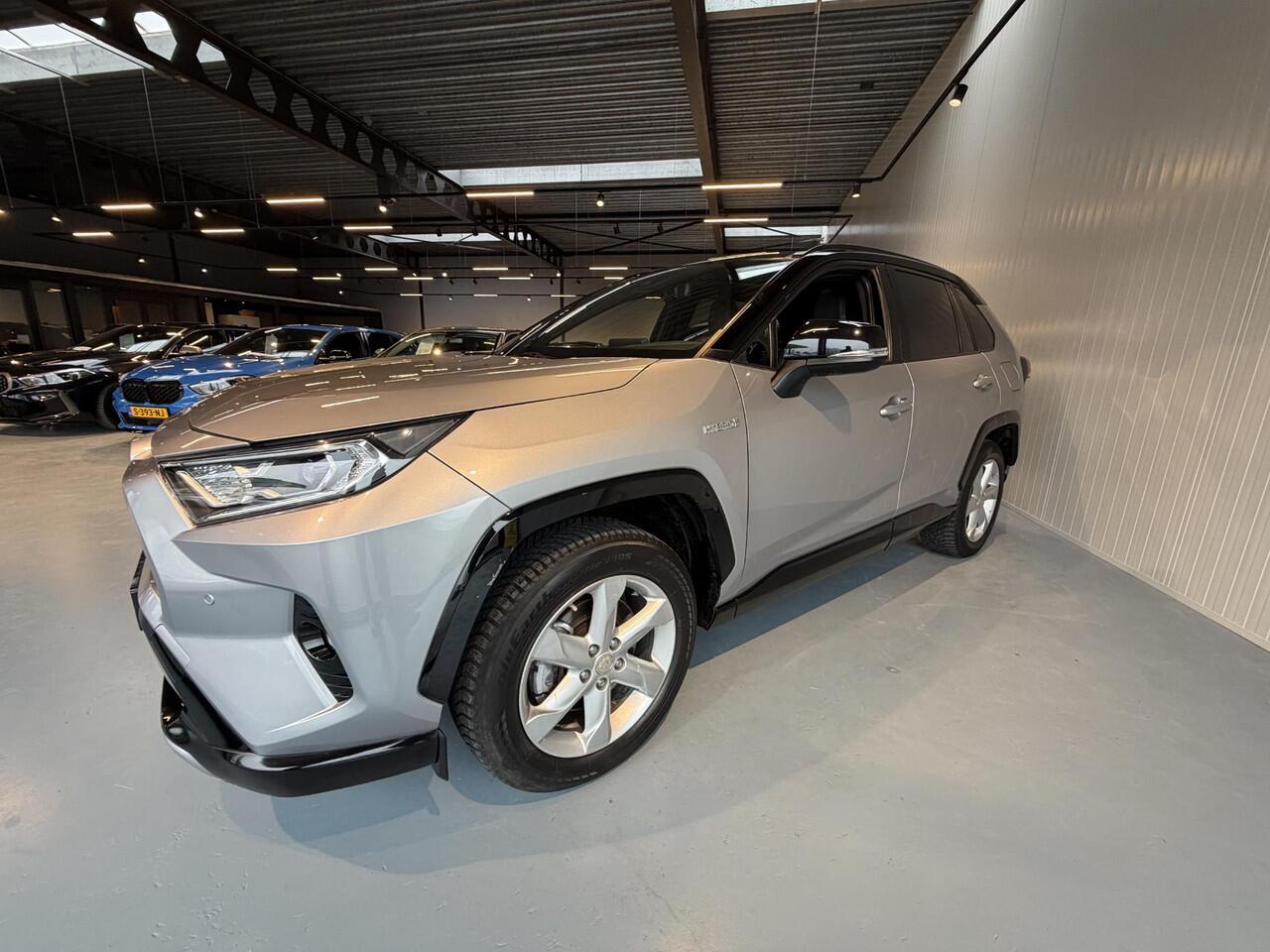Toyota RAV4 2.5 Hybrid AWD Bi-Tone | FACE LIFT MODEL | JBL GELUID INSTALATIE | LED KOPLAMPEN | NAVIGATIE | KEYLESS ENTRY/GO | LEDER | 360 CAMERA | PARKEREN SENSOREN | PANORAMA DAK | STOELVERWARMING/ KOELING | ELEKTRISCHE STOELEN |