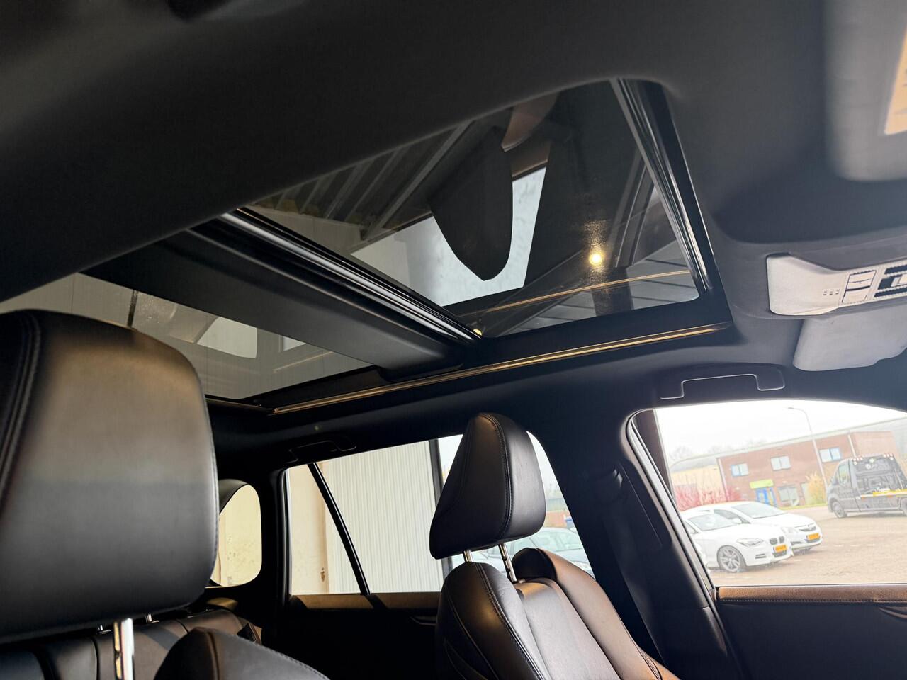 Toyota RAV4 2.5 Hybrid AWD Bi-Tone | FACE LIFT MODEL | JBL GELUID INSTALATIE | LED KOPLAMPEN | NAVIGATIE | KEYLESS ENTRY/GO | LEDER | 360 CAMERA | PARKEREN SENSOREN | PANORAMA DAK | STOELVERWARMING/ KOELING | ELEKTRISCHE STOELEN |