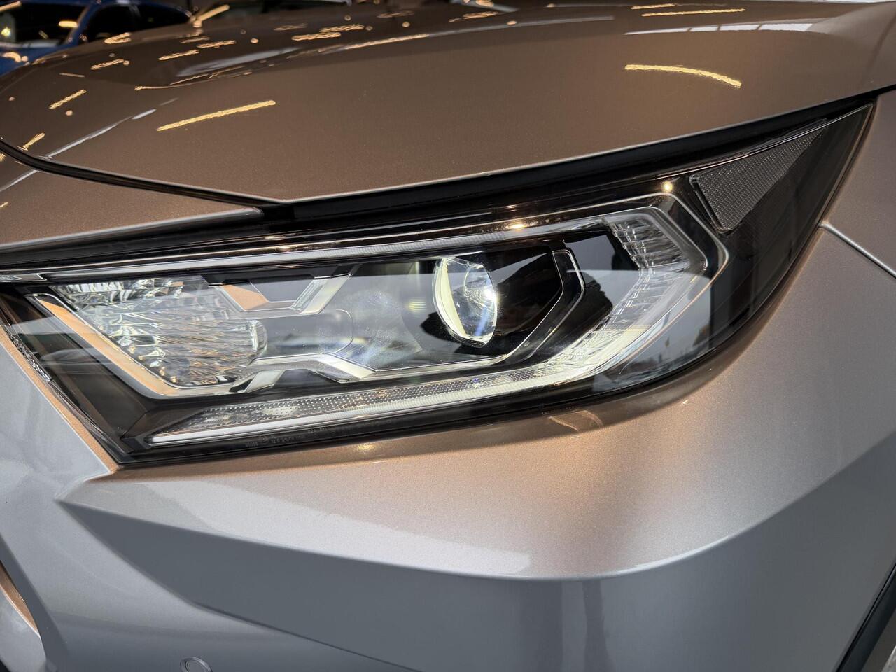 Toyota RAV4 2.5 Hybrid AWD Bi-Tone | FACE LIFT MODEL | JBL GELUID INSTALATIE | LED KOPLAMPEN | NAVIGATIE | KEYLESS ENTRY/GO | LEDER | 360 CAMERA | PARKEREN SENSOREN | PANORAMA DAK | STOELVERWARMING/ KOELING | ELEKTRISCHE STOELEN |