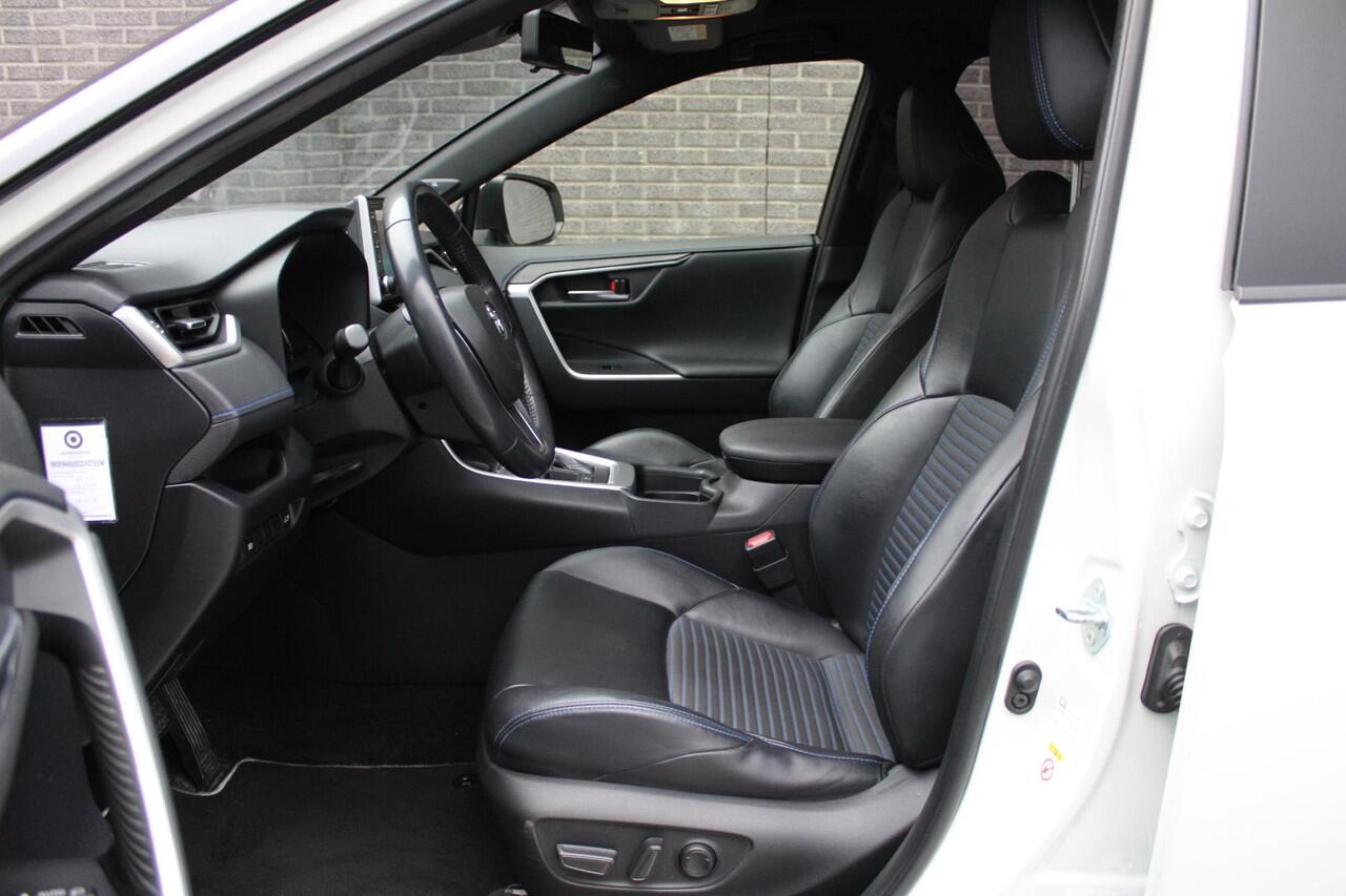Toyota RAV4 2.5 Hybrid Bi-Tone JBL AUDIO, Automaat, Elektr. Achterklep, Stoelverw., Dodehoek detectie, Keyless Entry/Start, Navigatie, Achteruitrijcamera, Cruise/Climate Control