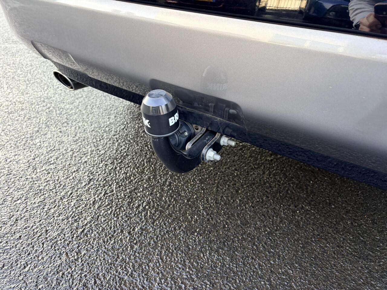 Toyota RAV4 2.5 Hybrid AWD Style Dodehoekdetectie | Trekhaak | Parkeersensoren | Stoelverwarming voor | Navigatie