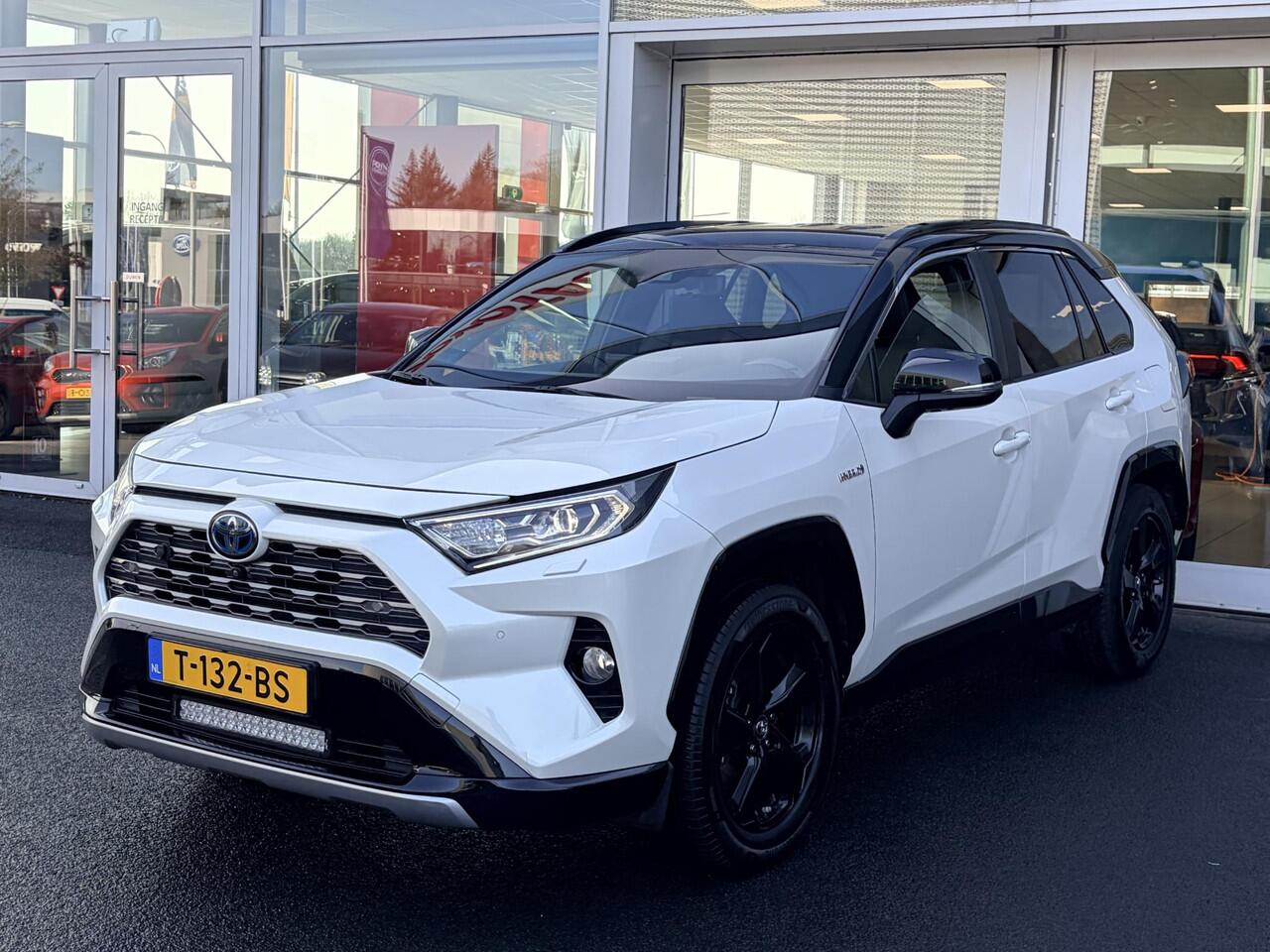Toyota RAV4 2.5 Hybrid AWD Style Dodehoekdetectie | Trekhaak | Parkeersensoren | Stoelverwarming voor | Navigatie