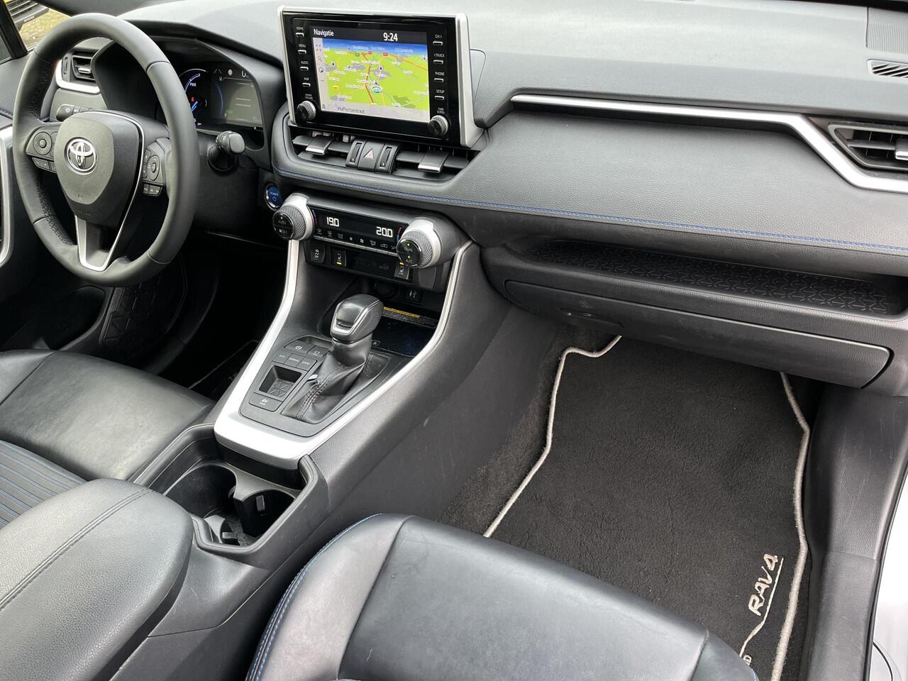 Toyota RAV4 2.5 Hybrid Bi-Tone | Carplay | Parkeersensoren | Stoelverwarming | Navigatie |