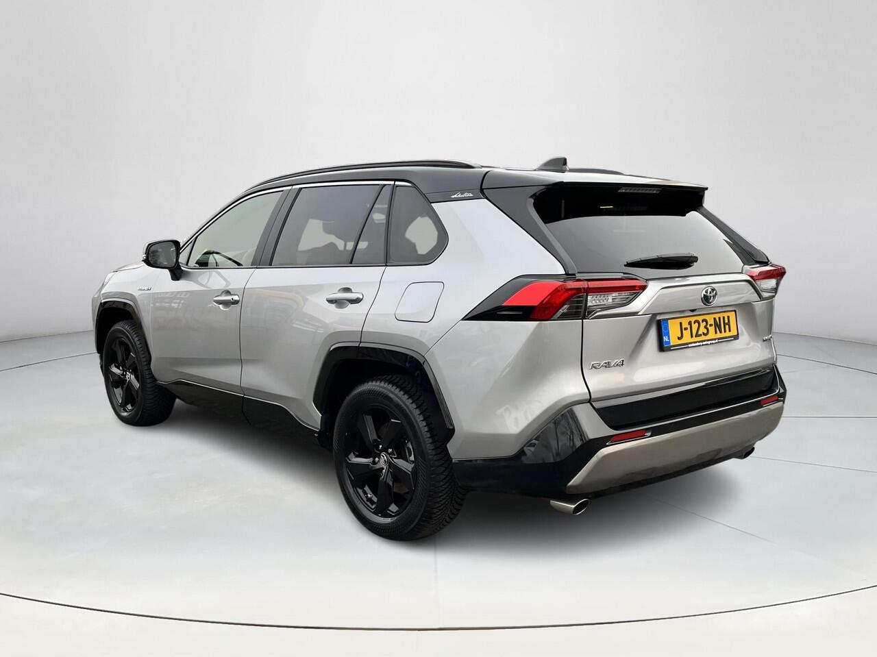 Toyota RAV4 2.5 Hybrid Bi-Tone | Carplay | Parkeersensoren | Stoelverwarming | Navigatie |
