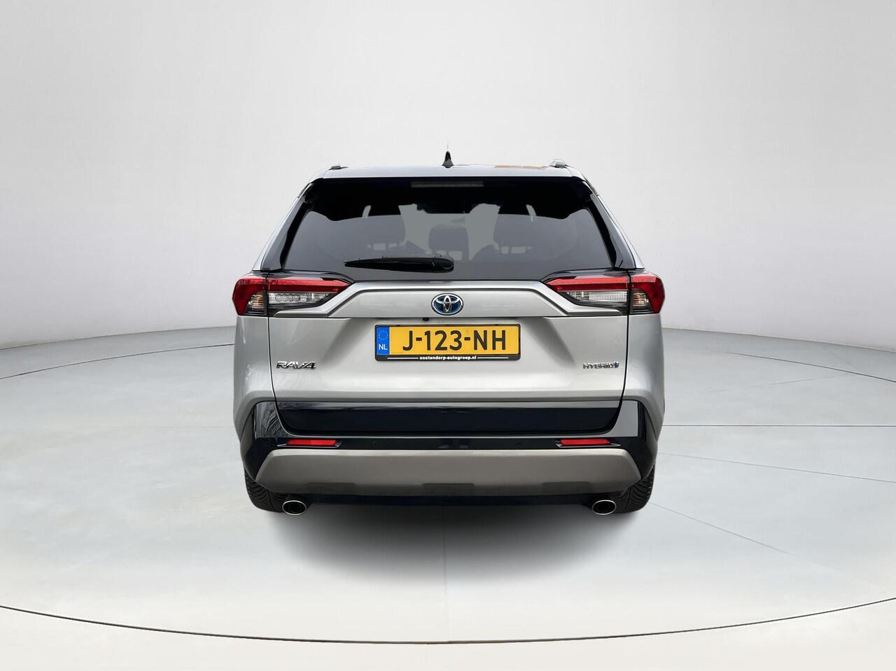 Toyota RAV4 2.5 Hybrid Bi-Tone | Carplay | Parkeersensoren | Stoelverwarming | Navigatie |