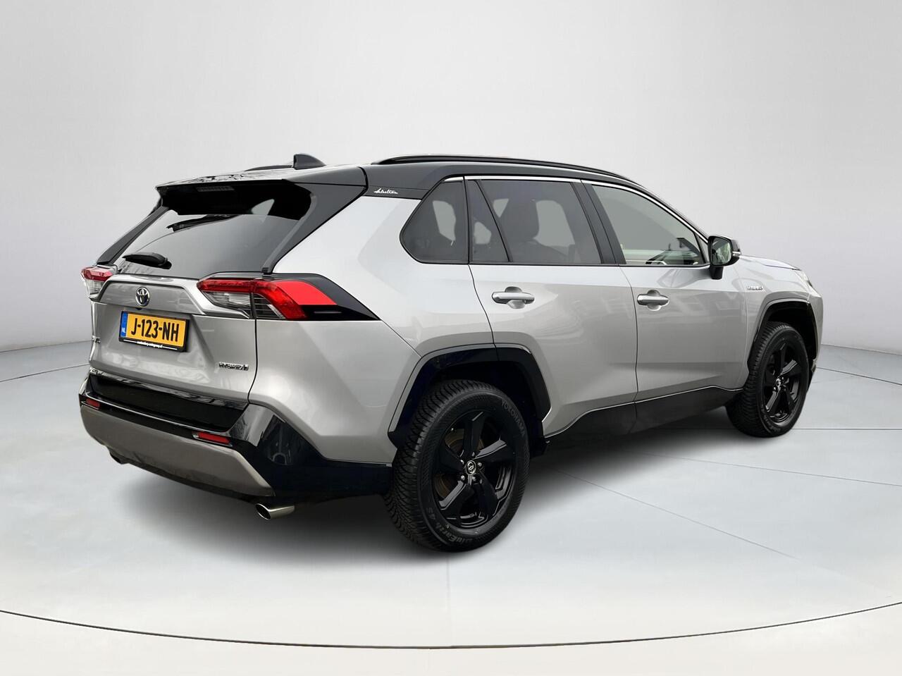 Toyota RAV4 2.5 Hybrid Bi-Tone | Carplay | Parkeersensoren | Stoelverwarming | Navigatie |