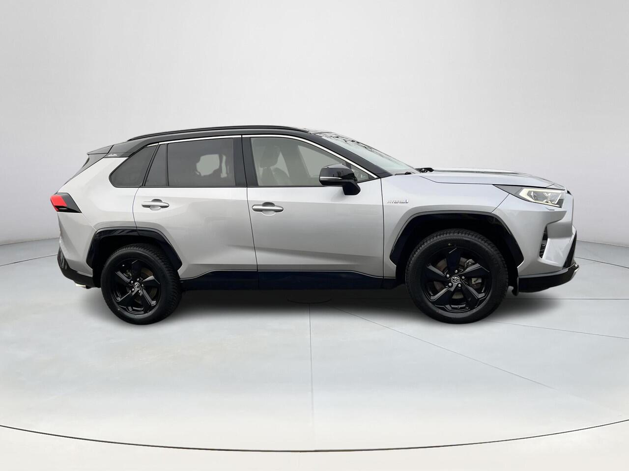 Toyota RAV4 2.5 Hybrid Bi-Tone | Carplay | Parkeersensoren | Stoelverwarming | Navigatie |