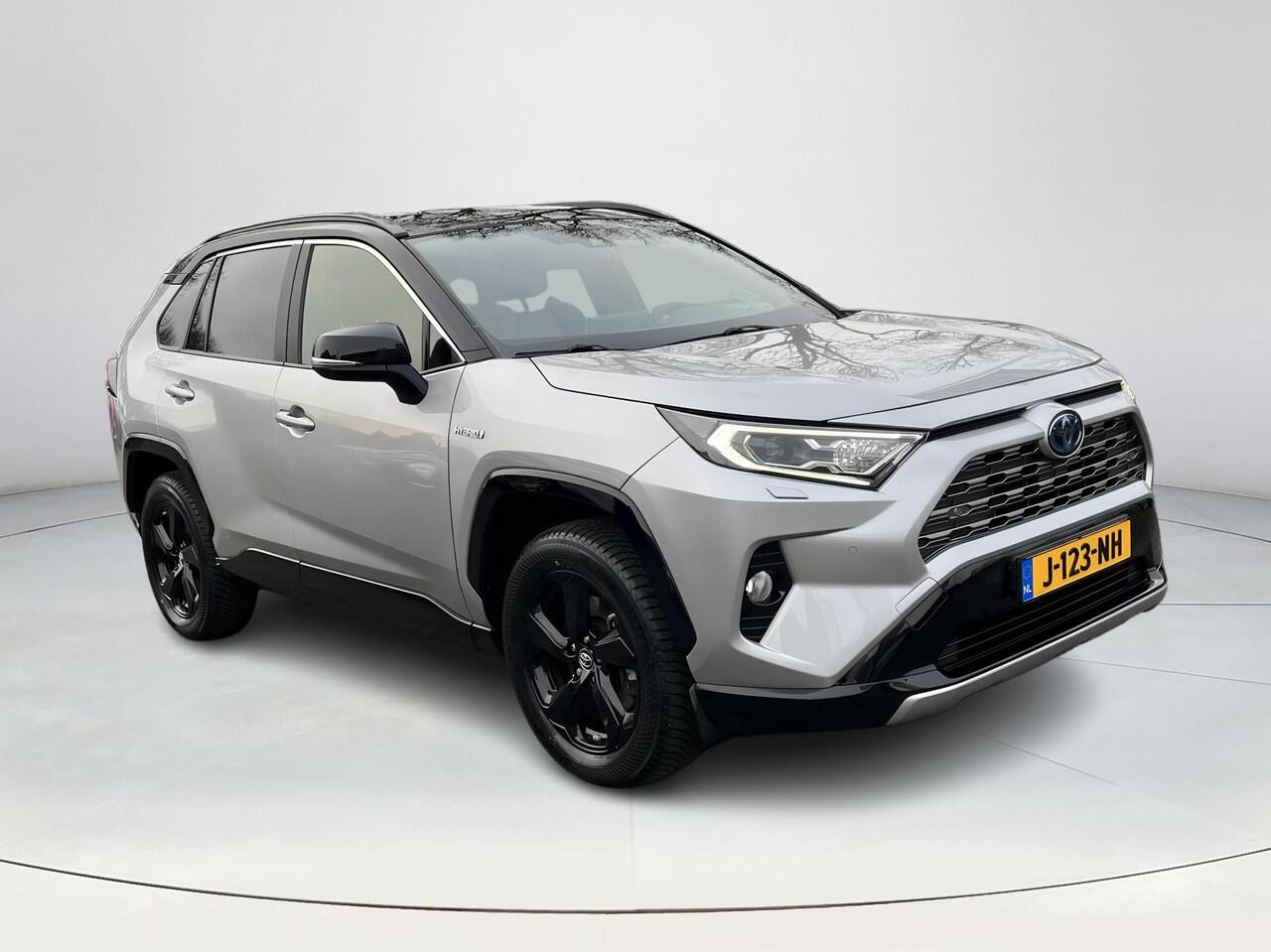 Toyota RAV4 2.5 Hybrid Bi-Tone | Carplay | Parkeersensoren | Stoelverwarming | Navigatie |