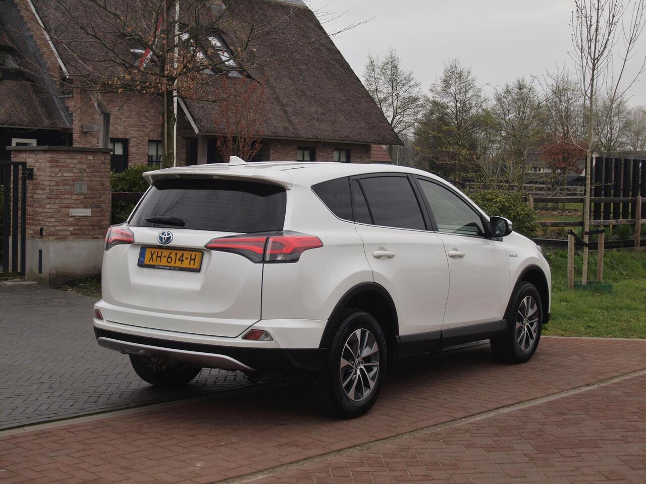 Toyota RAV4 2.5 Hybrid AWD 4x4 Dynamic | 1650kg Trekgewicht geremd | Automaat | Trekhaak | Camera | NL-Auto |