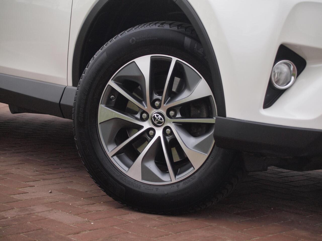 Toyota RAV4 2.5 Hybrid AWD 4x4 Dynamic | 1650kg Trekgewicht geremd | Automaat | Trekhaak | Camera | NL-Auto |