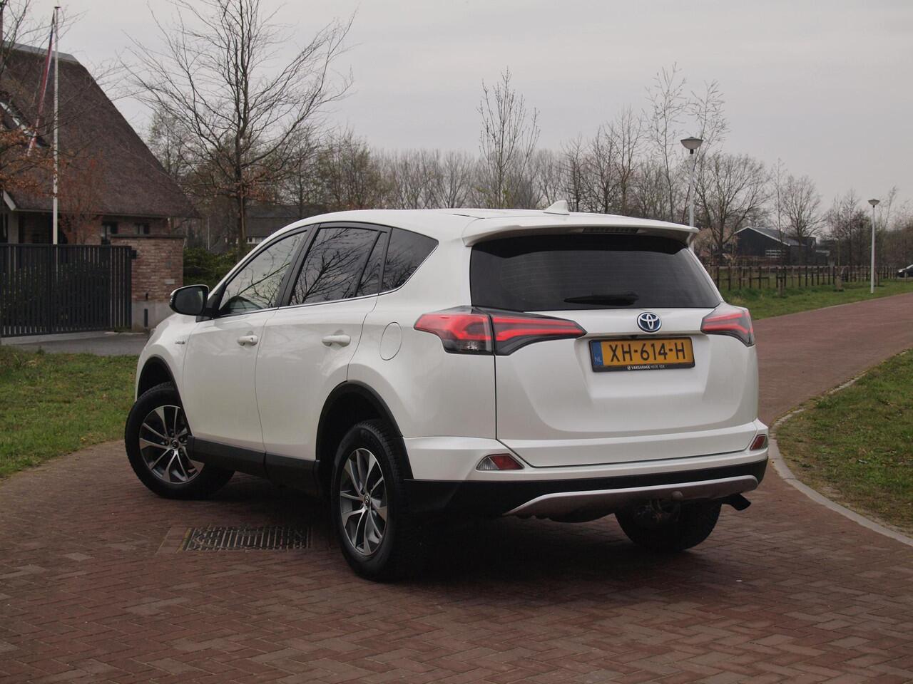 Toyota RAV4 2.5 Hybrid AWD 4x4 Dynamic | 1650kg Trekgewicht geremd | Automaat | Trekhaak | Camera | NL-Auto |