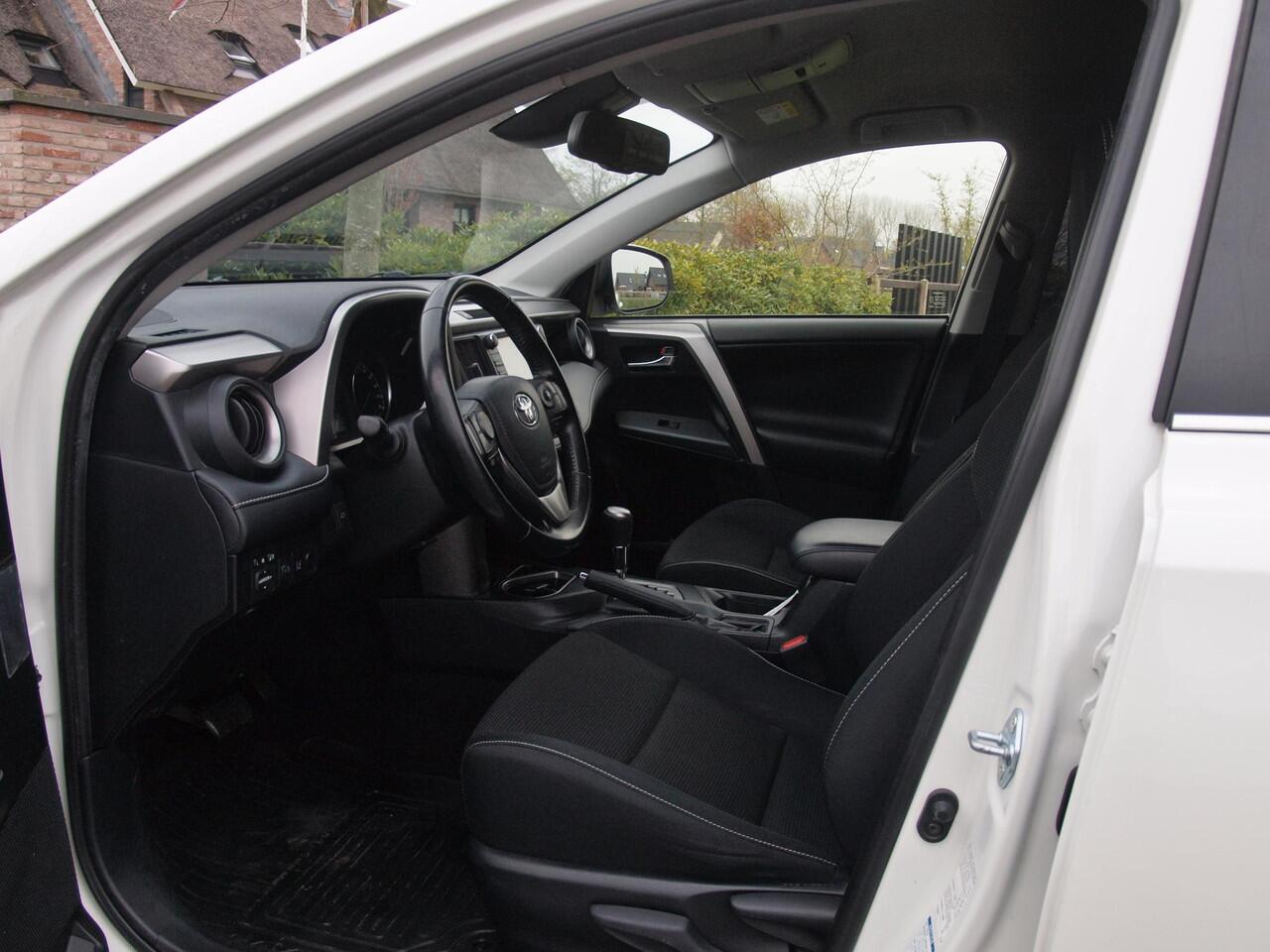 Toyota RAV4 2.5 Hybrid AWD 4x4 Dynamic | 1650kg Trekgewicht geremd | Automaat | Trekhaak | Camera | NL-Auto |