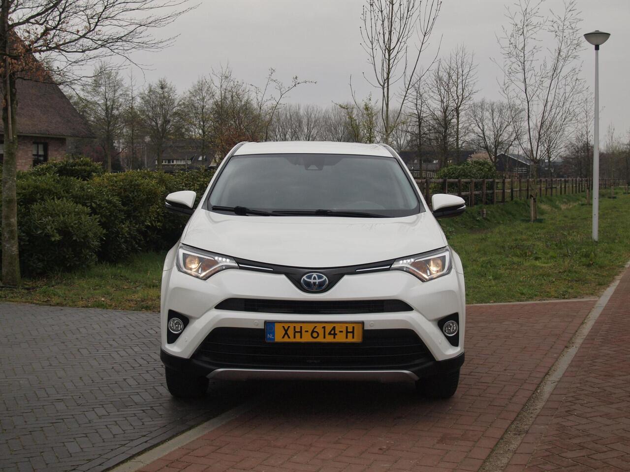 Toyota RAV4 2.5 Hybrid AWD 4x4 Dynamic | 1650kg Trekgewicht geremd | Automaat | Trekhaak | Camera | NL-Auto |