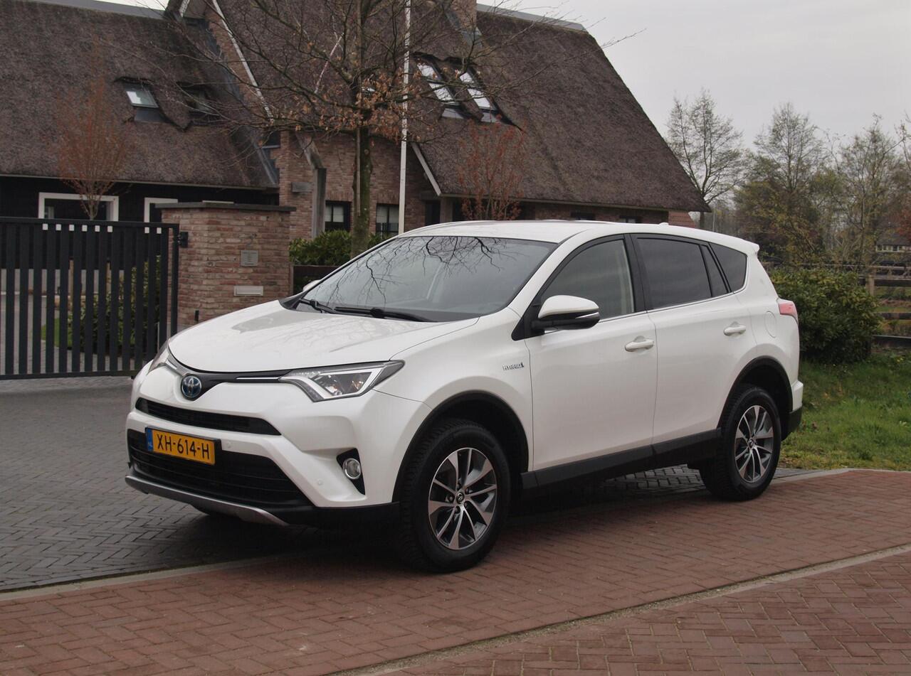 Toyota RAV4 2.5 Hybrid AWD 4x4 Dynamic | 1650kg Trekgewicht geremd | Automaat | Trekhaak | Camera | NL-Auto |
