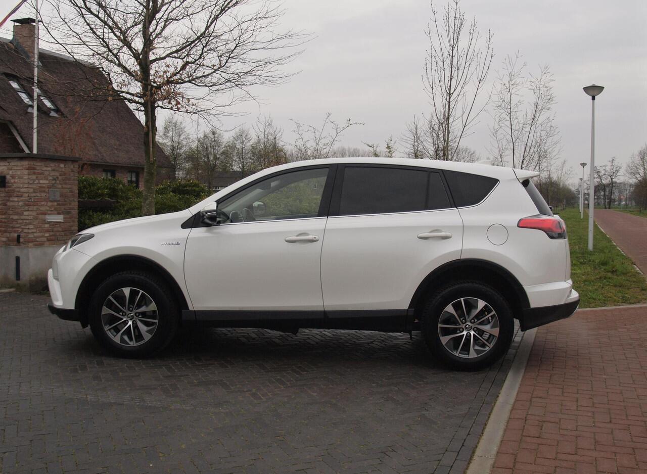 Toyota RAV4 2.5 Hybrid AWD 4x4 Dynamic | 1650kg Trekgewicht geremd | Automaat | Trekhaak | Camera | NL-Auto |
