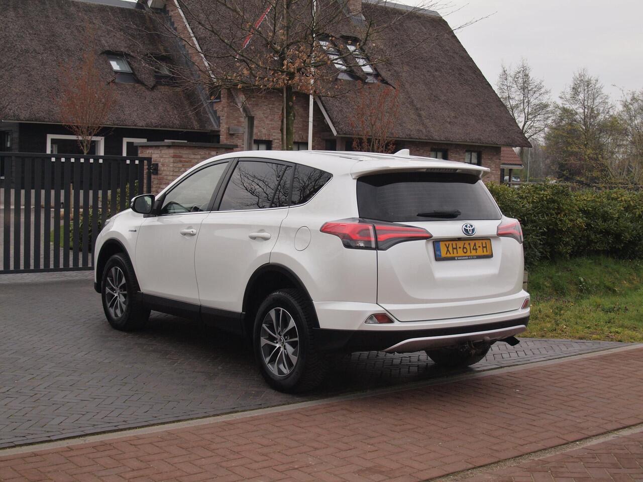 Toyota RAV4 2.5 Hybrid AWD 4x4 Dynamic | 1650kg Trekgewicht geremd | Automaat | Trekhaak | Camera | NL-Auto |