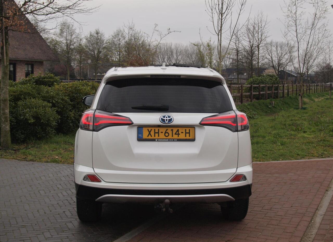 Toyota RAV4 2.5 Hybrid AWD 4x4 Dynamic | 1650kg Trekgewicht geremd | Automaat | Trekhaak | Camera | NL-Auto |