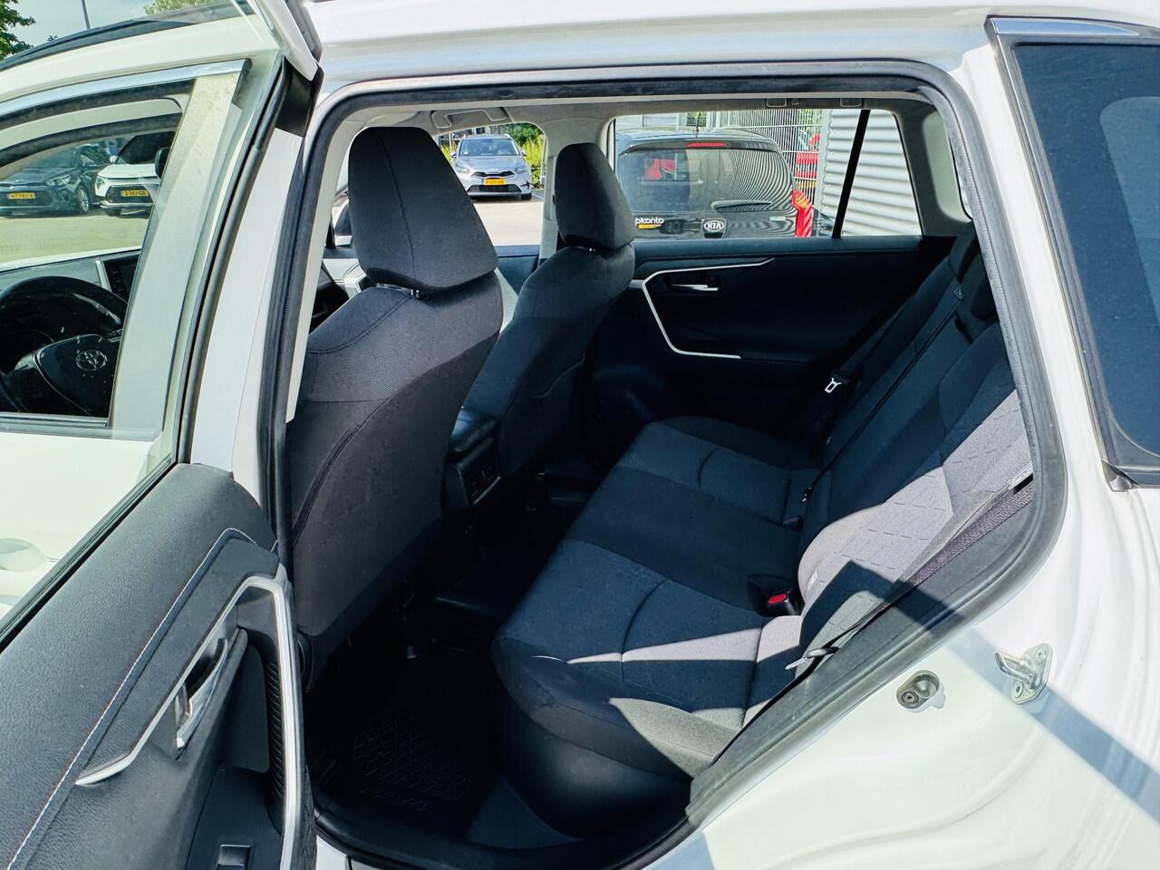 Toyota RAV4 2.5 Hybrid Active Edition Clima | Cruise | Navi | Camera | All seasons