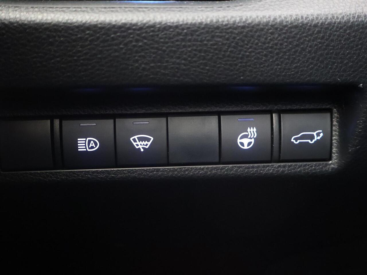 Toyota RAV4 2.5 HYBRID AWD BI-TONE + TREKHAAK | CARPLAY | CAMERA | STUUR/STOELVERWARMING