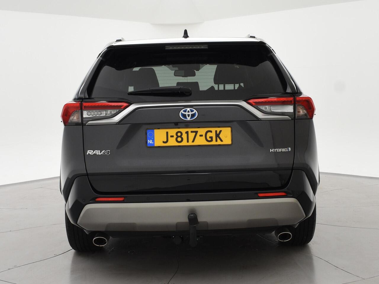 Toyota RAV4 2.5 HYBRID AWD BI-TONE + TREKHAAK | CARPLAY | CAMERA | STUUR/STOELVERWARMING