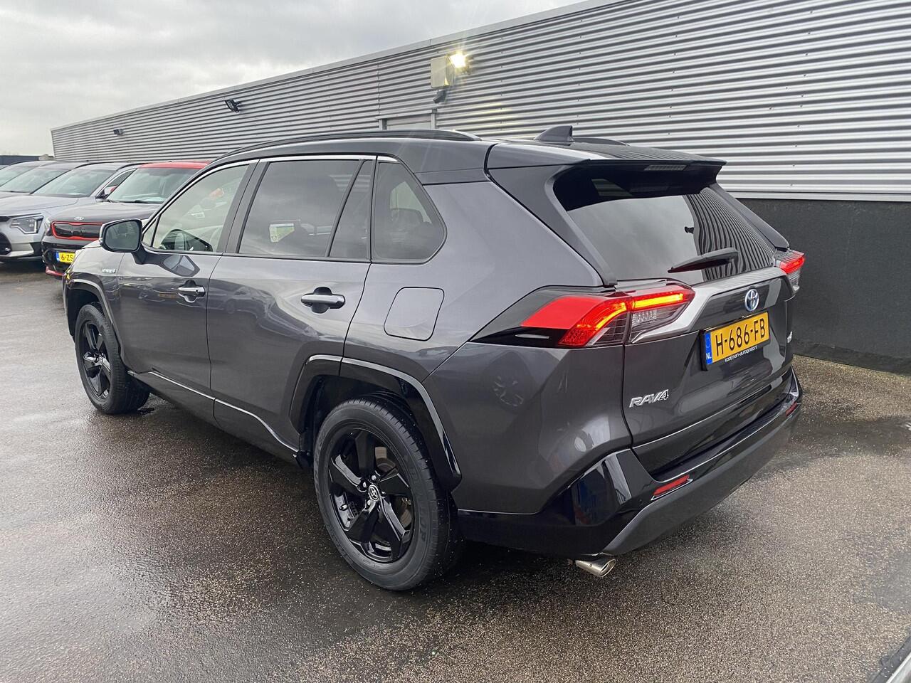 Toyota RAV4 2.5 Hybrid Bi-Tone Stoelverwarming, JBL premium audio, parkeersensoren v&a, achteruitrij camera, ACC, keyless, navigatie, Apple CarPlay/Android Auto