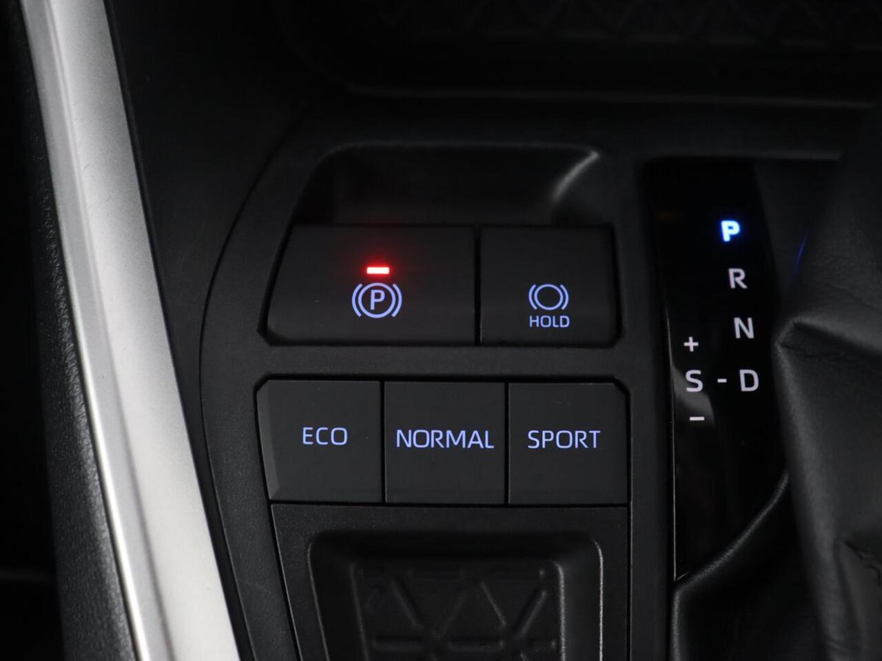 Toyota RAV4 2.5 Hybrid Dynamic | 1e eigenaar | 360 Camera | Trekhaak | Adaptive cruise | Navigatie | Keyless | Carplay | Full LED | Climate control | Parkeerhulp | Dodehoek detectie