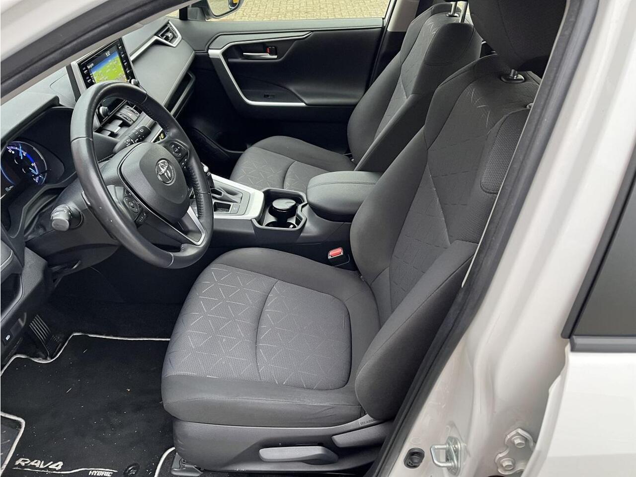 Toyota RAV4 2.5 Hybrid Active | NL-auto | Navigatie | Parkeersensoren | Camera