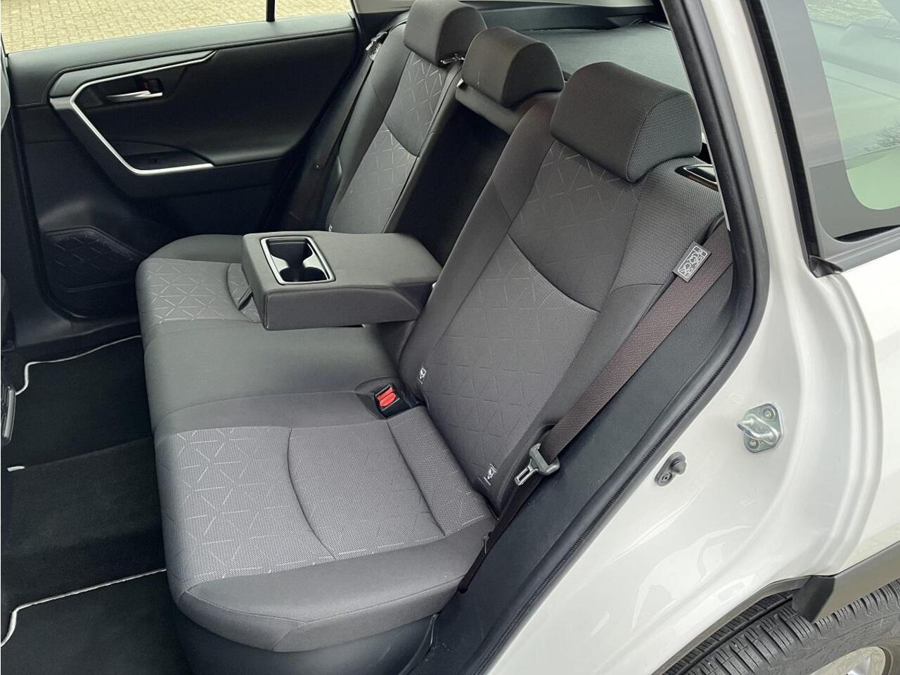 Toyota RAV4 2.5 Hybrid Active | NL-auto | Navigatie | Parkeersensoren | Camera