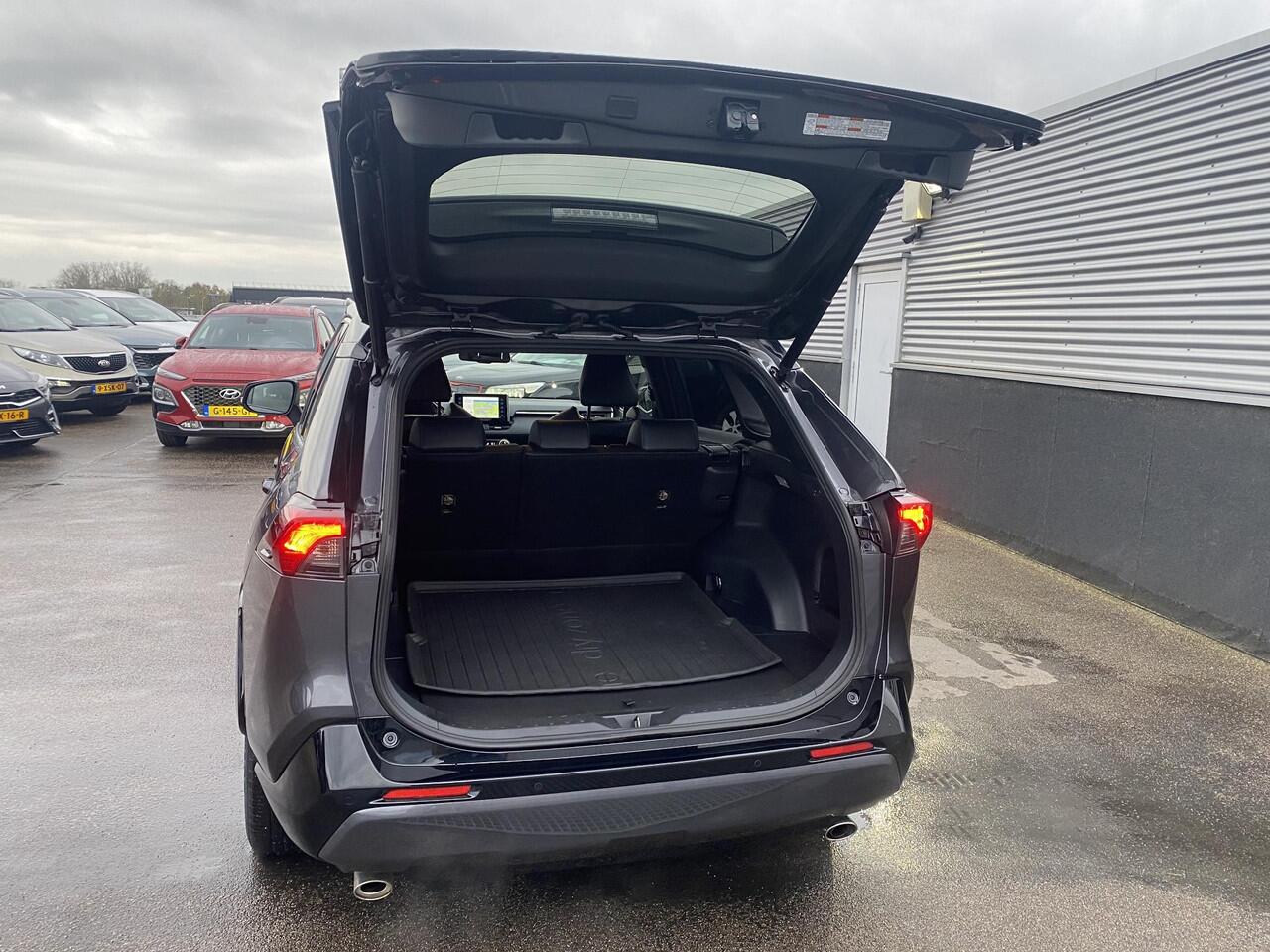 Toyota RAV4 2.5 Hybrid Bi-Tone Stoelverwarming, JBL premium audio, parkeersensoren v&a, achteruitrij camera, ACC, keyless, navigatie, Apple CarPlay/Android Auto