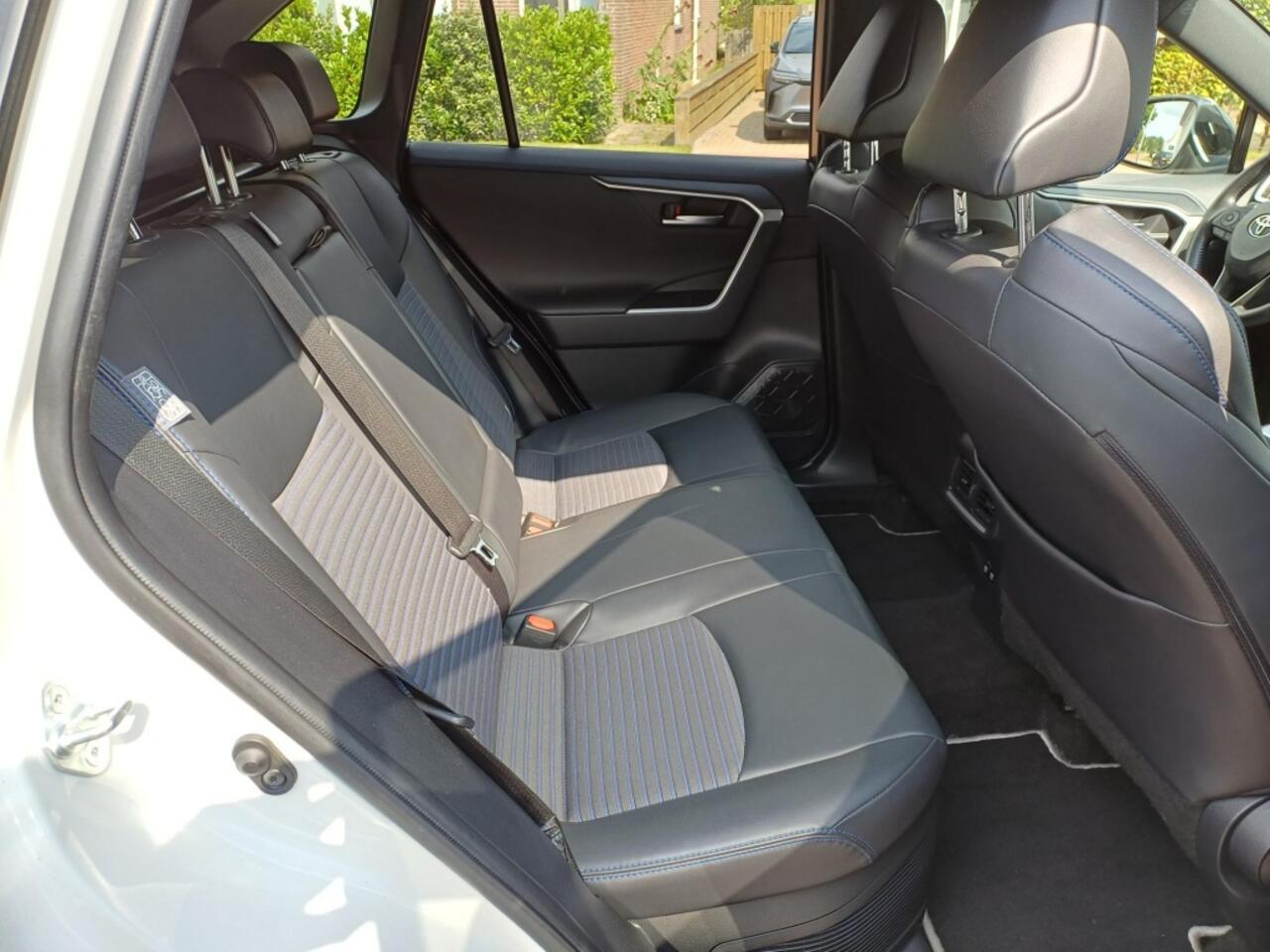 Toyota RAV4 2.5 Hybrid Bi-Tone