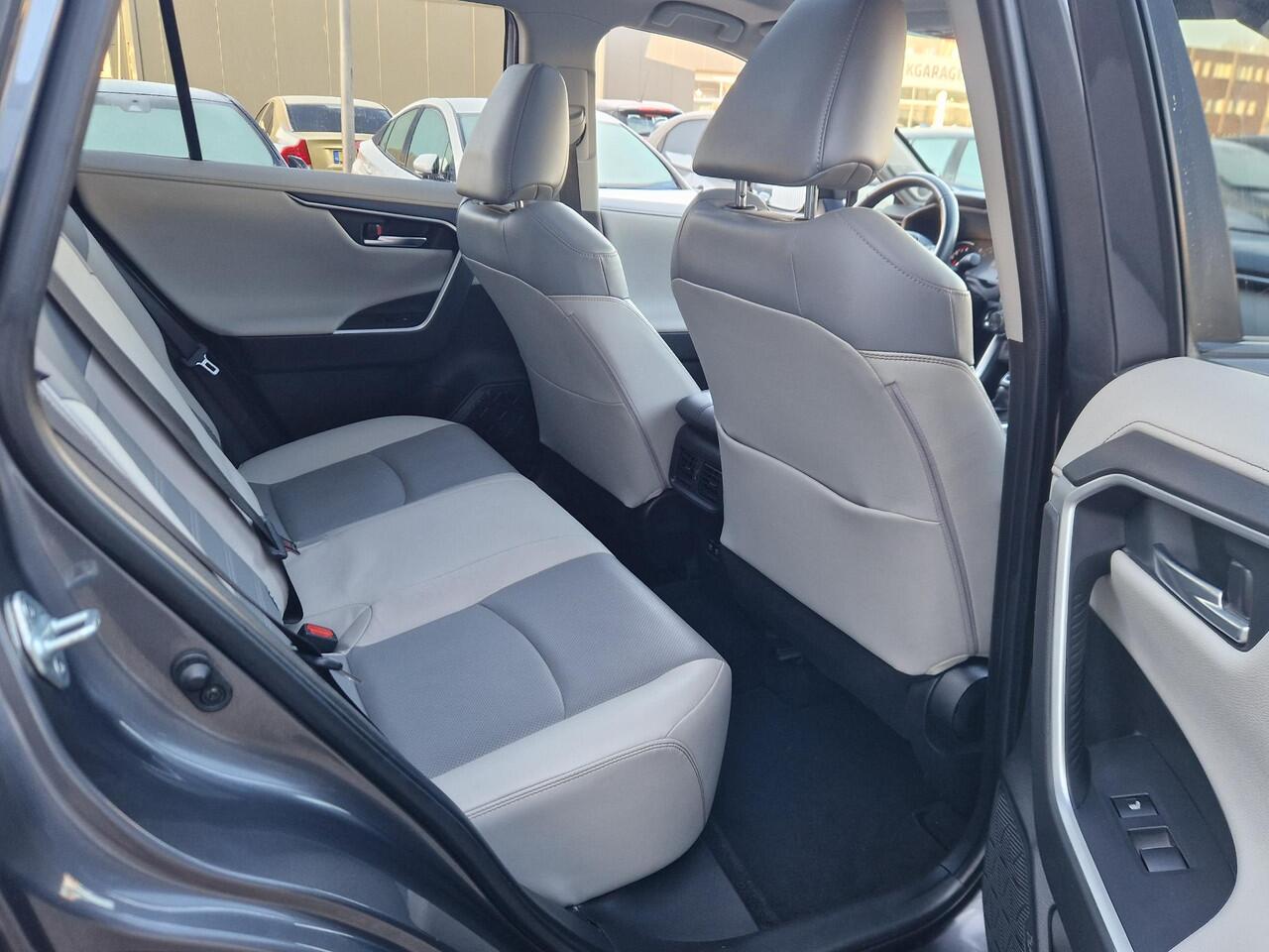 Toyota RAV4 2.0 VVT-iE Executive Trekhaak | Stoelkoeling | JBL | panorama/schuif kantel dak | 1500 kg Trekgewicht