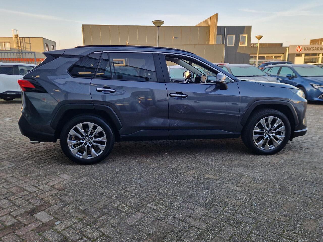 Toyota RAV4 2.0 VVT-iE Executive Trekhaak | Stoelkoeling | JBL | panorama/schuif kantel dak | 1500 kg Trekgewicht