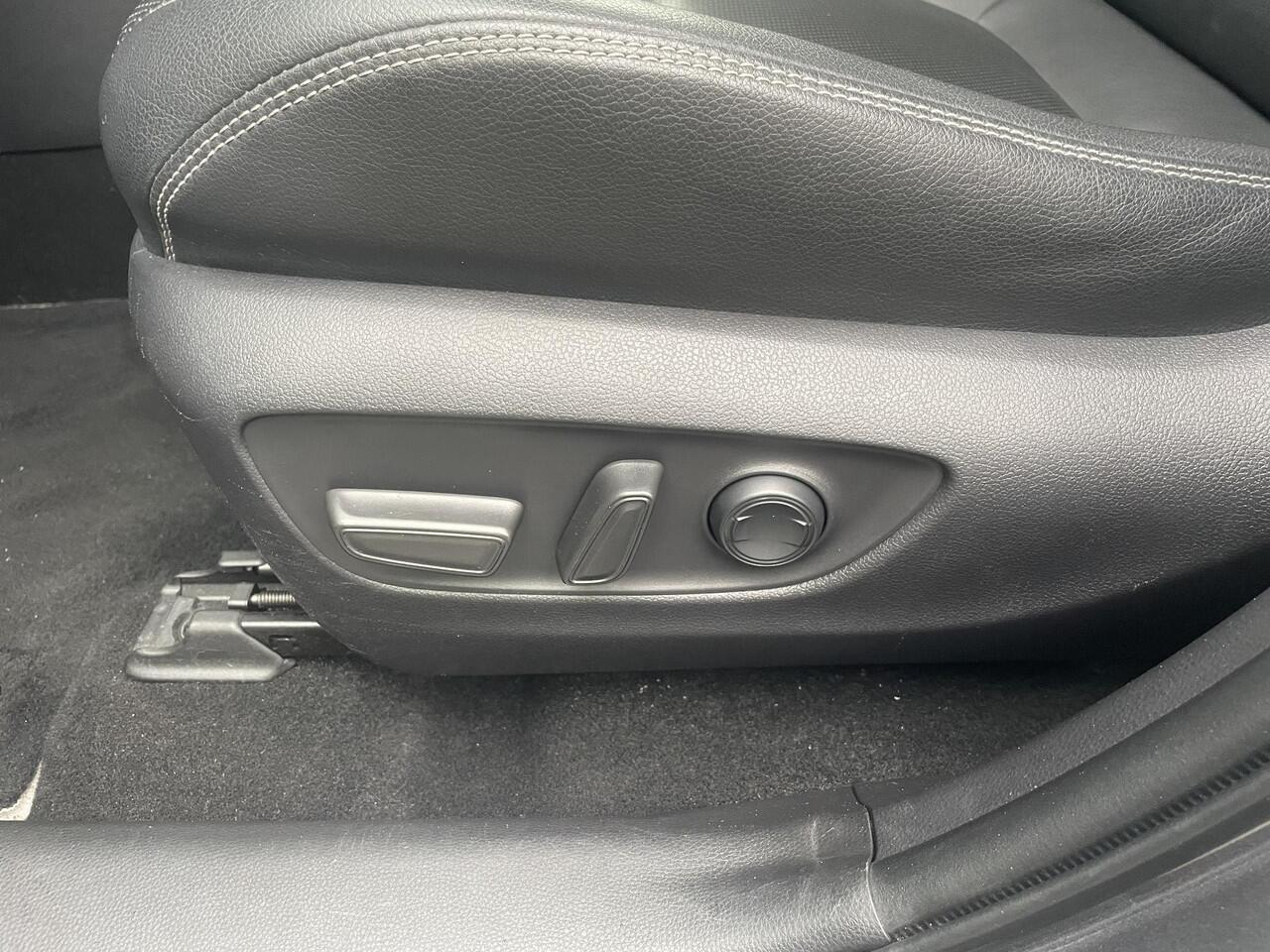 Toyota RAV4 2.5 Hybrid AWD Executive incl. Premium Pack | Panorama Schuif Kanteldak | meest luxe uitvoering |