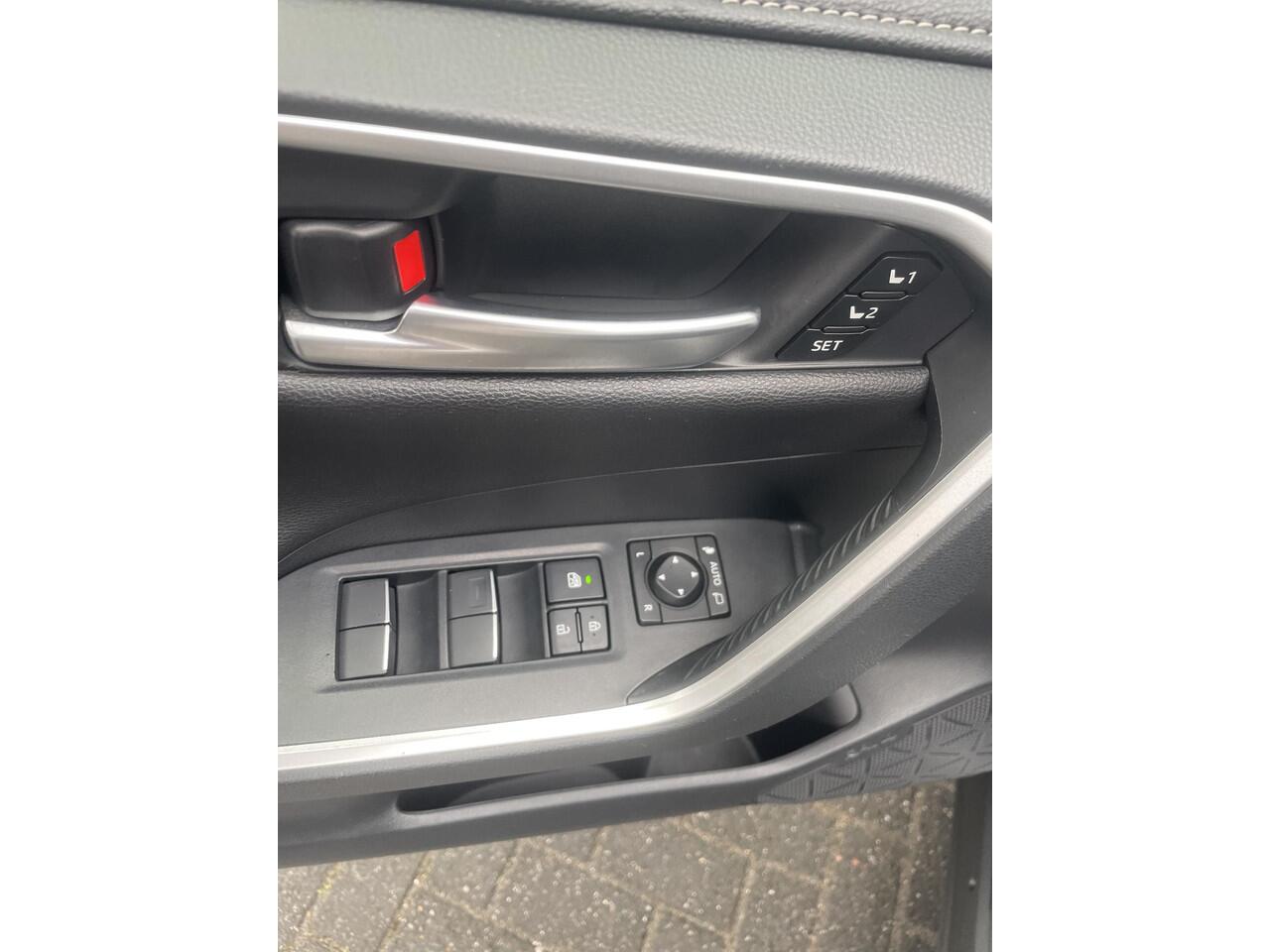 Toyota RAV4 2.5 Hybrid AWD Executive incl. Premium Pack | Panorama Schuif Kanteldak | meest luxe uitvoering |