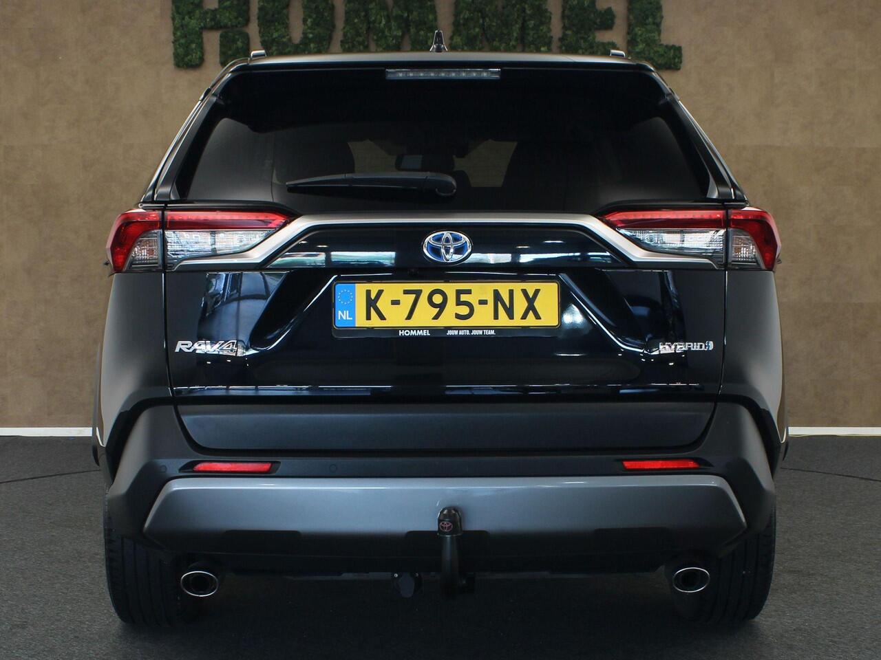 Toyota RAV4 2.5 Hybrid Active Plus - TREKHAAK 800KG GEREMD TREKGEWICHT - ELEKTRISCHE ACHTERKLEP - PARKEERSENSOREN VOOR EN ACHTER - KEYLESS ENRTY & START - STOELVERWARMING - NAVIGATIE - APPLE CARPLAY/ANDROID AUTO