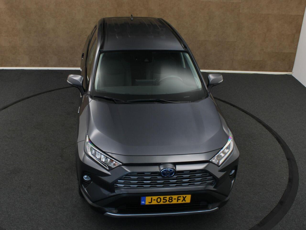 Toyota RAV4 2.5 Hybrid Style - ORIGINEEL NEDERLANDSE AUTO - AFNEEMBARE TREKHAAK (800KG GEREMD) - ELEKTRISCHE ACHTERKLEP - VOORSTOELEN VERWARMD - APPLE CARPLAY/ANDROID AUTO - CRUISE CONTROL ADAPTIEF - KEYLESS ENTRY/START - ACHTERUITRIJCAMERA