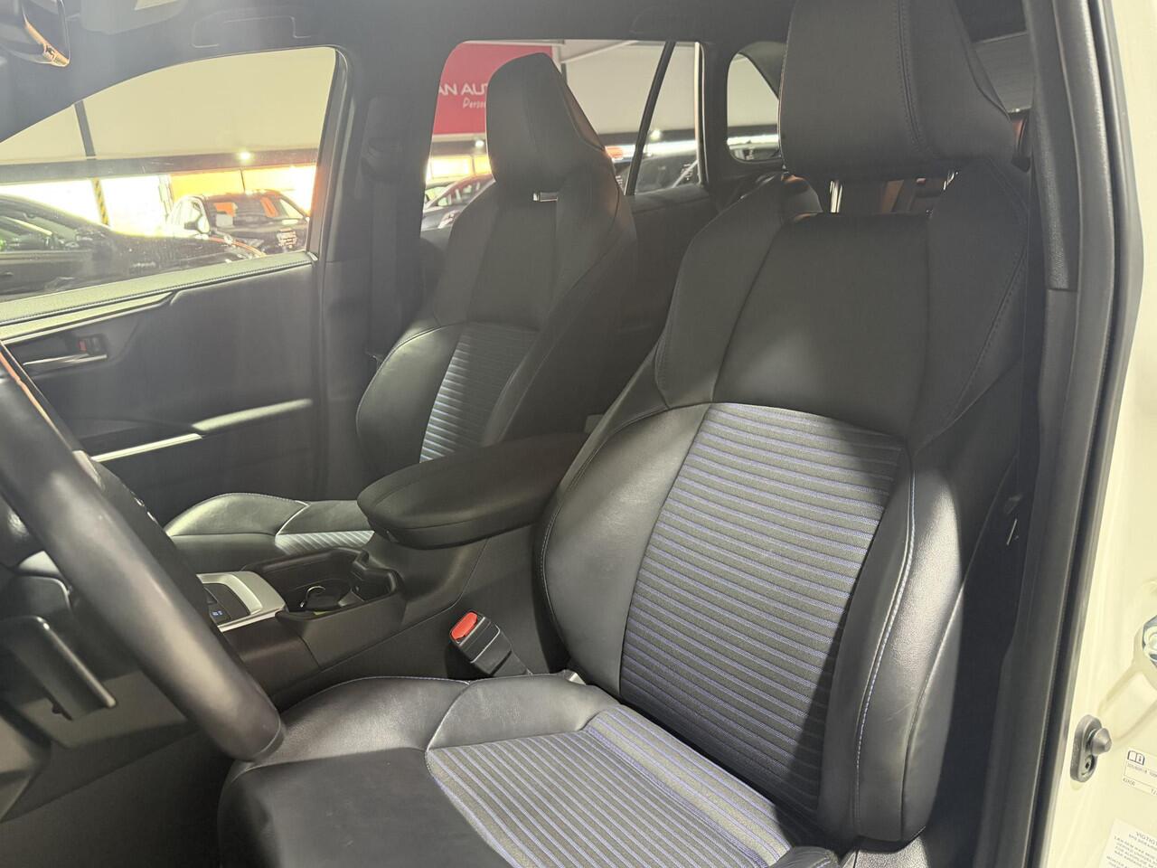 Toyota RAV4 2.5 Hybrid Bi-Tone | 2e Start onderbreker | Trekhaak vaste kogel | Dealer onderhouden |