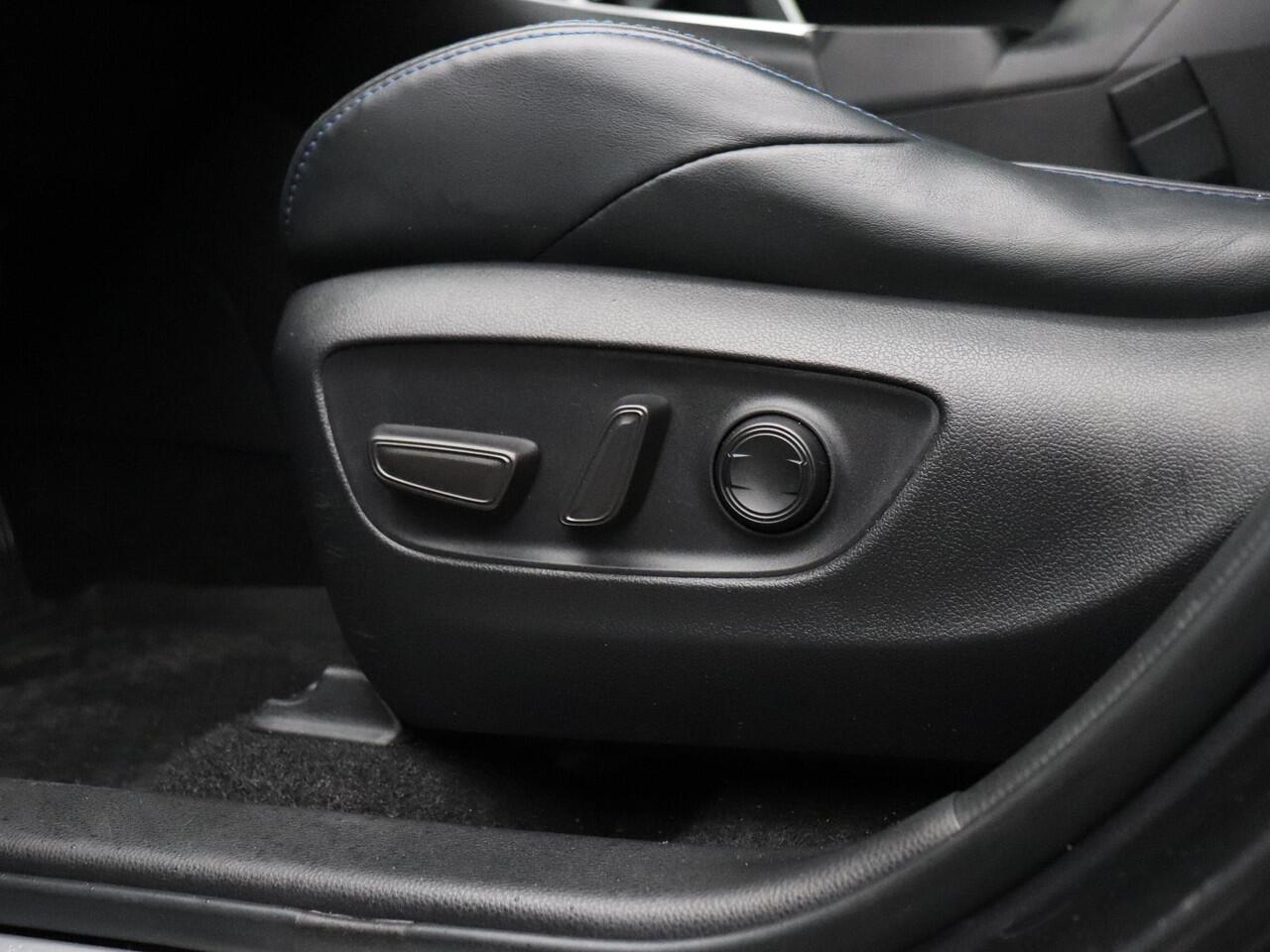 Toyota RAV4 2.5 Hybrid Bi-Tone | LEDER | PANO-DAK | TREKHAAK | CAMERA | JBL AUDIO | STOELVERW. | CRUISE | NAVI |